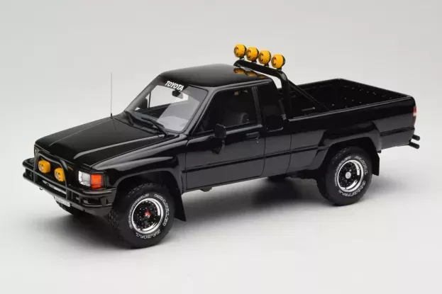 Ottomobile Toyota Hilux Pick-up Sr5 1985 1:18 OT481B