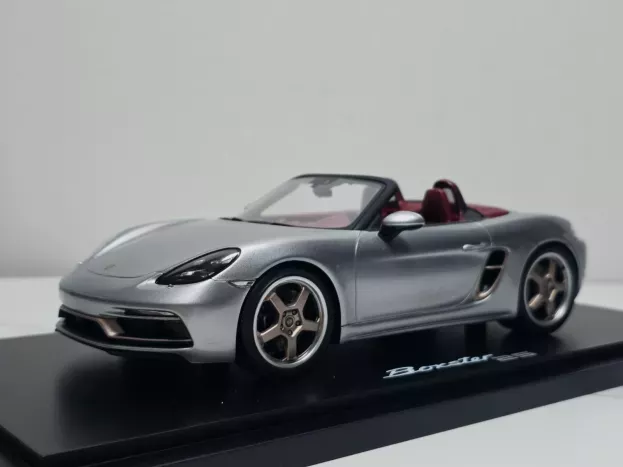 Spark Porsche Boxster 982 Spider 25 Jahre 2022 Con Vetrina With Showcase 1:18 WAP0212020NB25