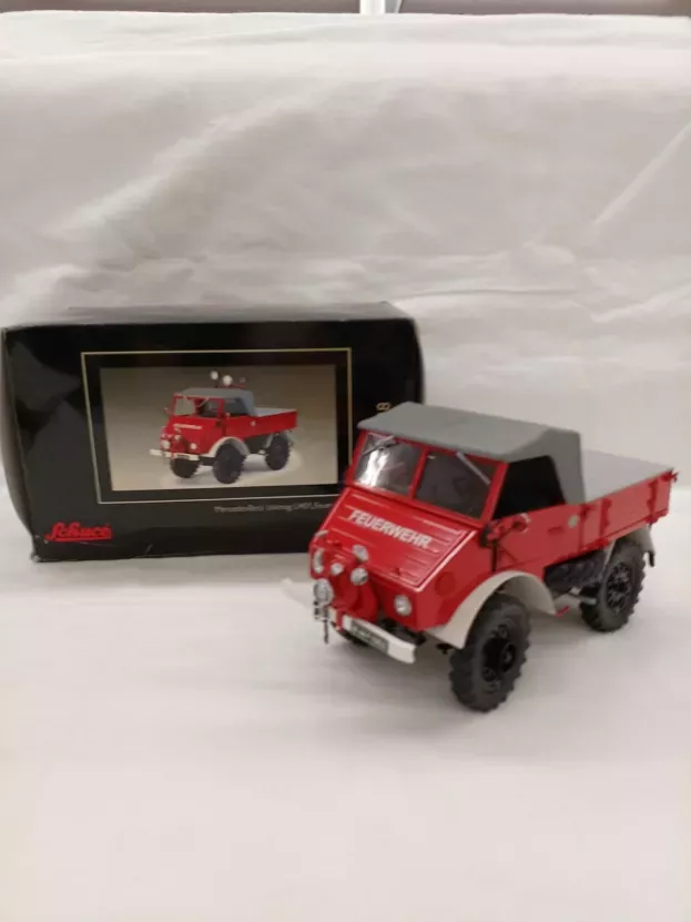 Schuco Mercedes Unimog U401 Fire Engine 1953 1:18 00137