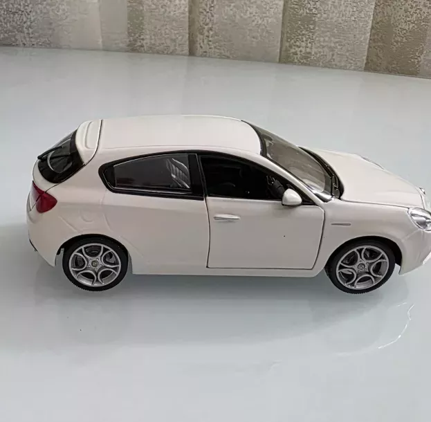 Norev Alfa Romeo Giulietta Quadrifoglio Verde 2010 1:43 790042