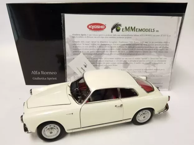 Kyosho Alfa Romeo Giulietta Sprint Coupe 1954 1:18 08957W