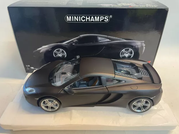Minichamps Mclaren Mp4 12c Roadcar 2011 1:18 110133021