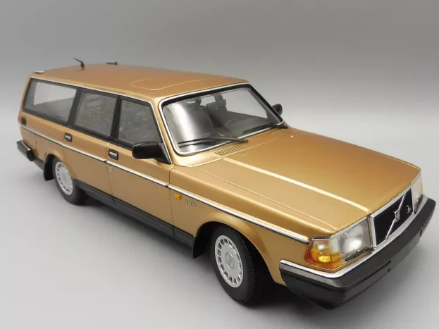 Minichamps Volvo 240gl Sw Station Wagon 1986 1:18 155171415