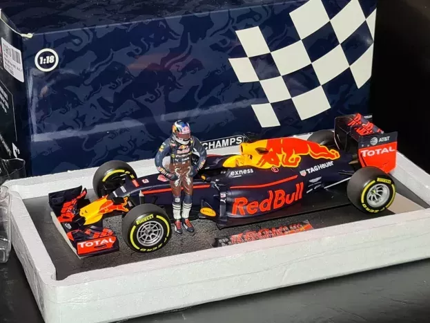 Minichamps Red Bull F1 Rb12 Tag Heuer N 3 Austrian Gp 2016 With Figure Daniel Ricciardo 1:18 117160603