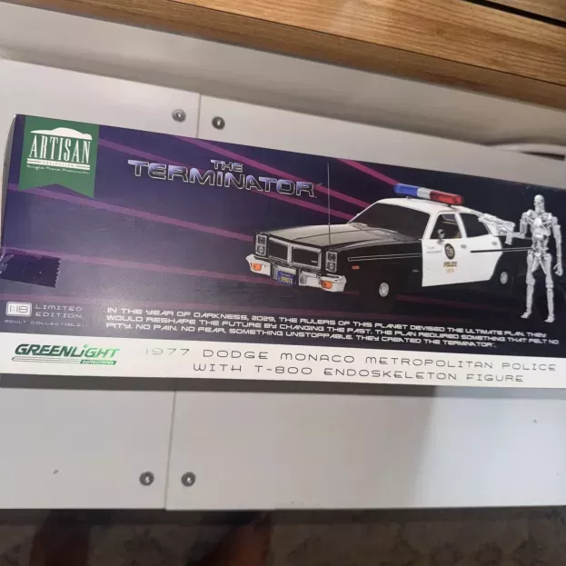 Greenlight Dodge Monaco Police 1977 With T-800 Endoskeleton Figure The Terminator 1 1984 1:18 19042