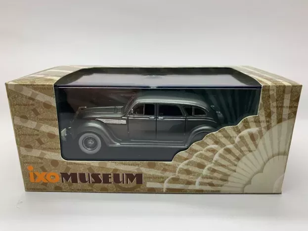 IXO Models Chrysler Airflow Sedan 1936 1:43 MUS033