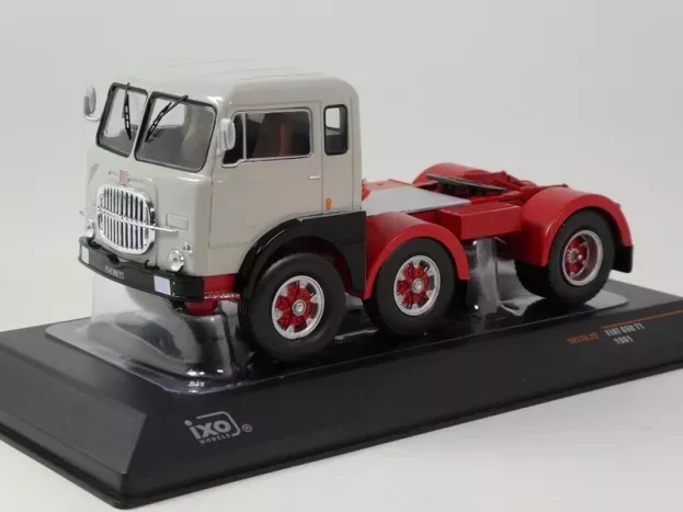 IXO Models Fiat 690 T1 Tractor Truck 3-assi 1961 1:43 TR176.22