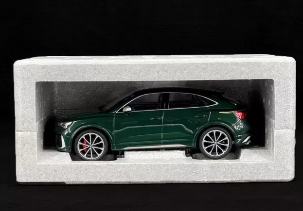 Minichamps Audi Q3 Rs 2019 1:18 155018102