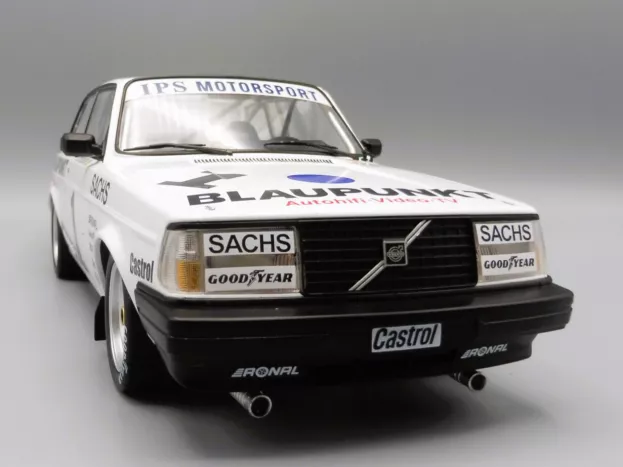IXO Models Volvo 240 Turbo Team Ips Racing Blaupunkt N 1 Dtm Zolder 1986 P.stureson 1:18 18RMC106.22