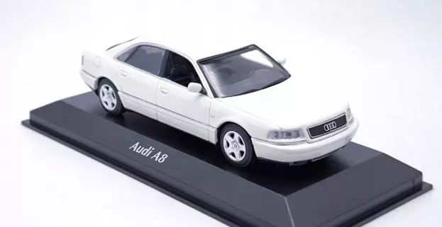 Minichamps Audi A8 1999 1:43 940018801