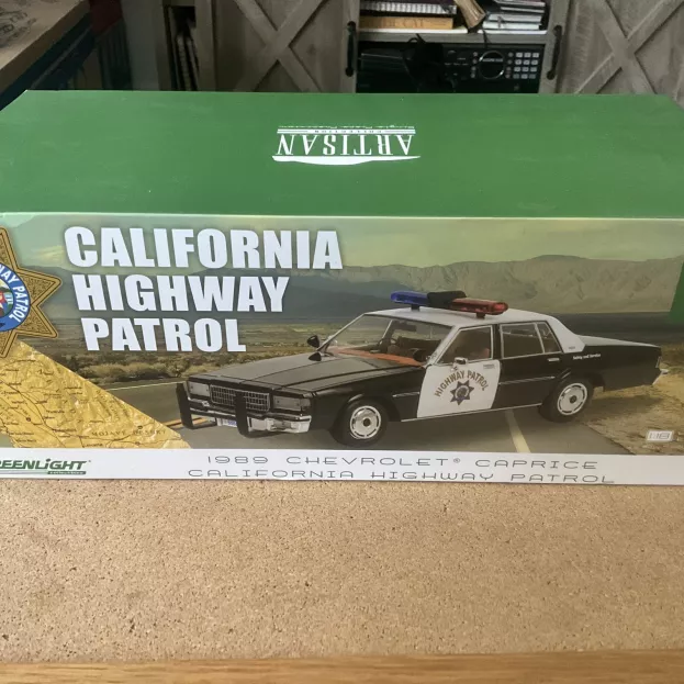 Greenlight Chevrolet Caprice Police California Highway Patrol 1989 1:18 19108