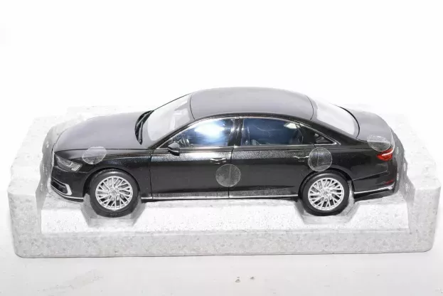 Norev Audi A8 L Limousine 2017 1:18 5011708051