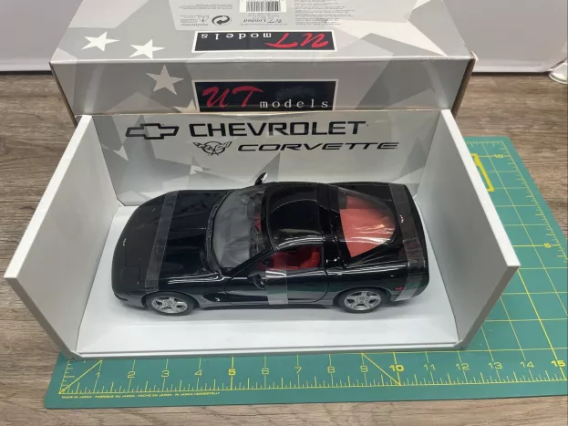 UT Models Chevrolet Corvette Spider Closed 1998 1:18 21002