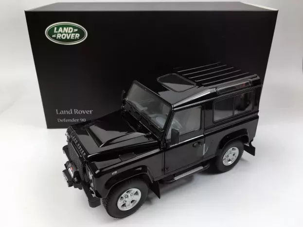 Kyosho Land Rover Land New Defender 90 2007 1:18 08901BK