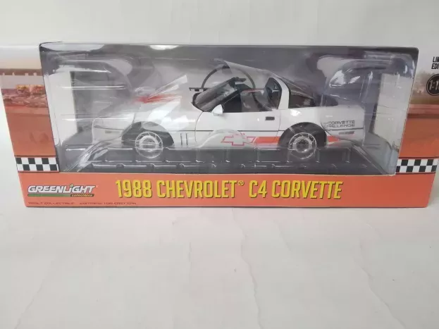 Greenlight Chevrolet Corvette C4 1988 1:18 13596