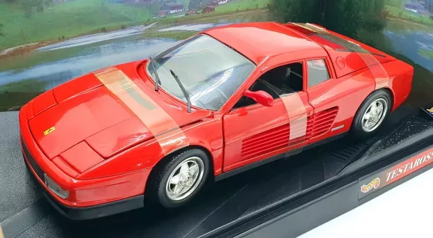 Hot Wheels Ferrari Testarossa 1984 1:18 25732
