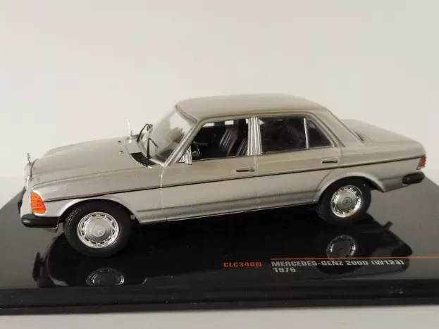 IXO Models Mercedes E-class 200d w123 1980 1:43 CLC340N