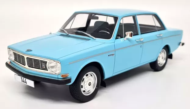 BoS Models Volvo 144 1971 1:18 BOS426