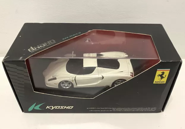 Kyosho Ferrari Enzo 2002 1:43 DNX501W