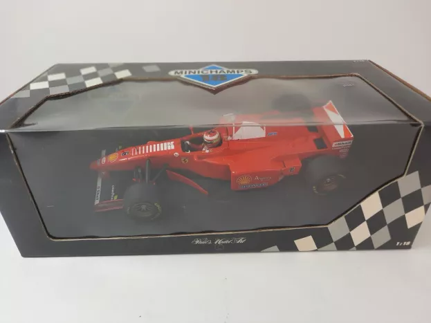Minichamps Ferrari F1 F310b N 6 Season 1997 E. Irvine With Showcase 1:18 180970006