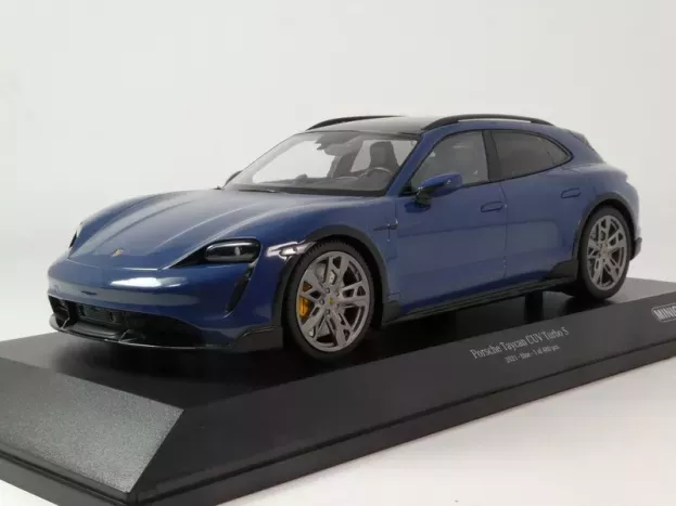Minichamps Porsche Taycan Turbo S Cross Turismo 2021 1:18 155069301