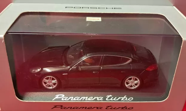 Minichamps Porsche Panamera Turbo Restyling 2013 1:43 WAP0204300E