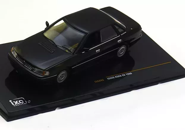 IXO Models Isuzu Aska Cx 4-door 1990 1:43 CLC243