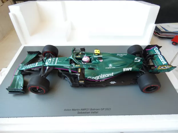Spark Aston Martin F1 Amr21 Mercedes M12 Eq Power+ Team Cognizant Formula One N 5 Bahrain Gp 2021 Sebastian Vettel 1:18 18S586