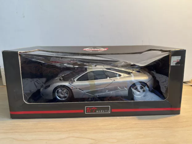 UT Models Mclaren F-1 Gt Road Car 1:18 3180