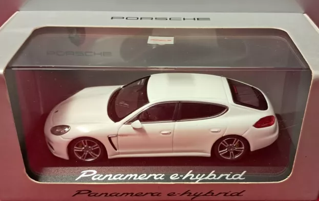 Minichamps Porsche Panamera S E-hybrid 2013 1:43 WAP0207200E