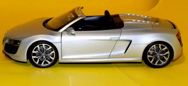 Kyosho Audi R8 5.2 Fsi V10 Spider 2010 1:18 09217S