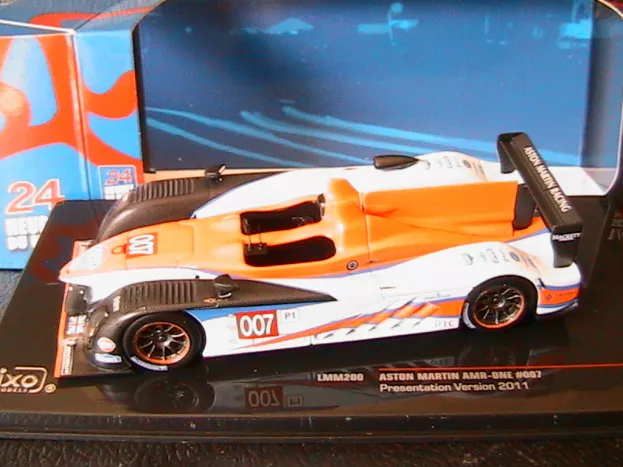 IXO Models Aston Martin Amr-one Team Aston Martin Racing Gulf N 007 Press 24h Le Mans 2011 1:43 LMM200