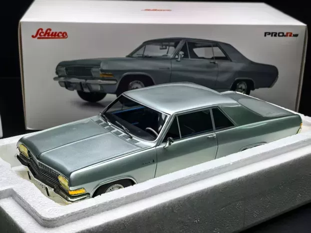 Schuco Opel Diplomat A 1965 1:18 450021900
