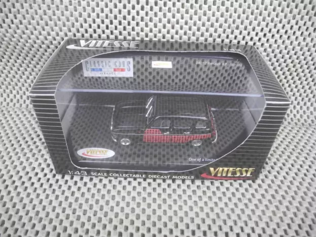 Vitesse Renault 4 Parisienne 1:43 34012