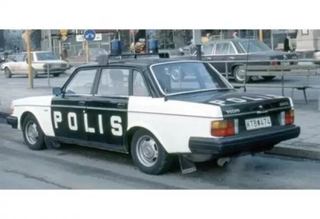 Minichamps Volvo 240gl Sweden Polis Police 1986 1:18 155171497