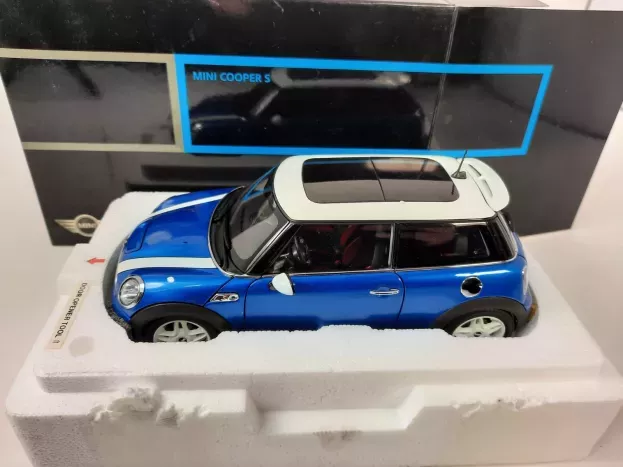 Kyosho MINI Cooper S R56 Laser Blue Metallic dealer edition 1:18 80430410407