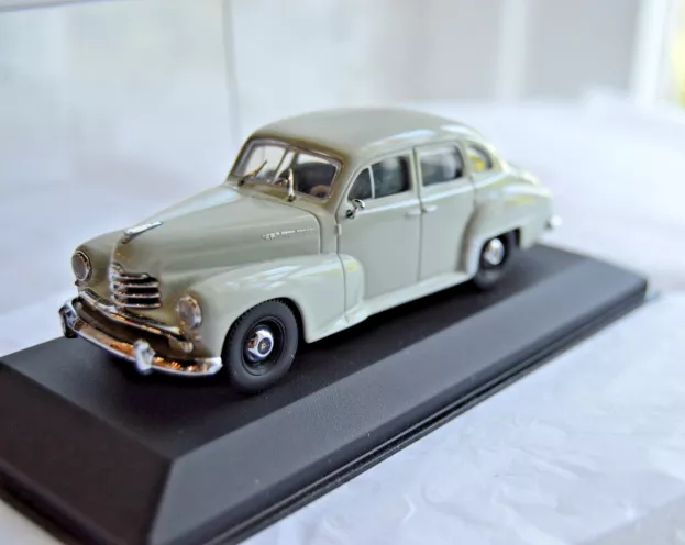 Minichamps Opel Kapitan 1951 1:43 430043302