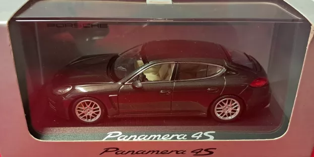 Minichamps Porsche Panamera 4s 2013 1:43 WAP0205100E