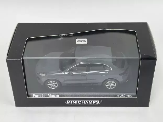 Minichamps Porsche Macan Turbo 2013 1:43 410062602