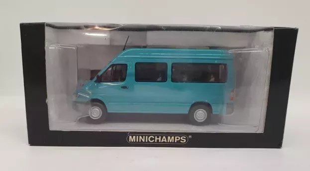 Minichamps Mercedes Sprinter Minibus 2001 1:43 400031110