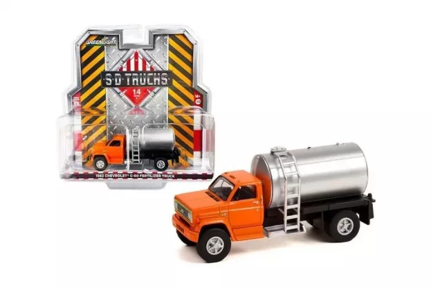 Greenlight Chevrolet C-60 Tanker Truck Fertilizer 1982 1:64 45140A