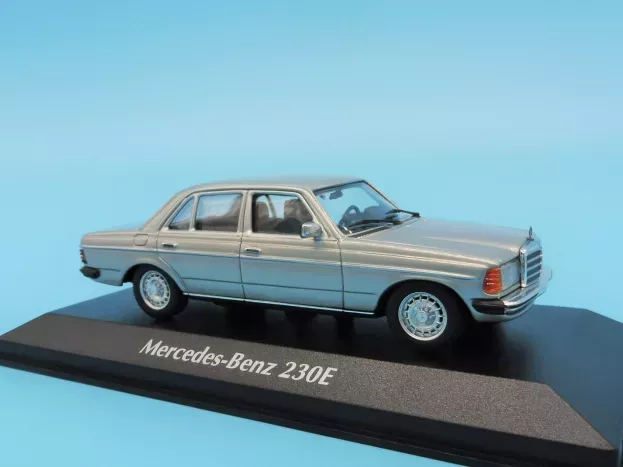Minichamps Mercedes E-class 230e w123 1982 1:43 940032202