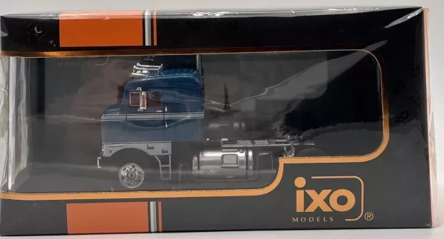 IXO Models Kenworth Bullnose Tractor Truck 2-assi 1950 1:43 TR154.22