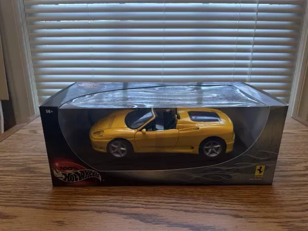 Hot Wheels Ferrari F355 Spider 1994 1:18 BLY35