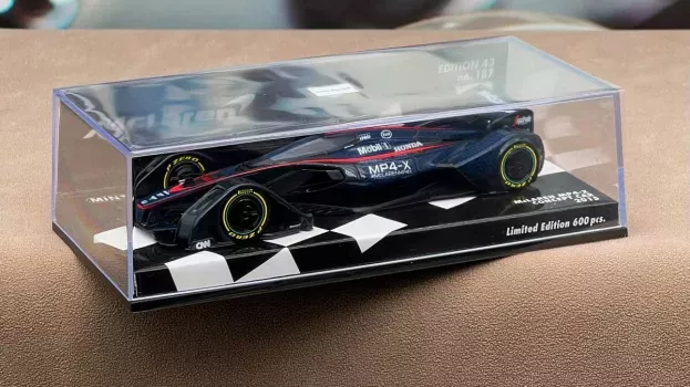 Minichamps Mclaren Mp4-x 2015 1:43 537133600