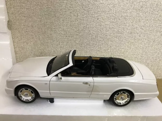 Minichamps Bentley Azure Cabriolet 2006 1:18 100139502
