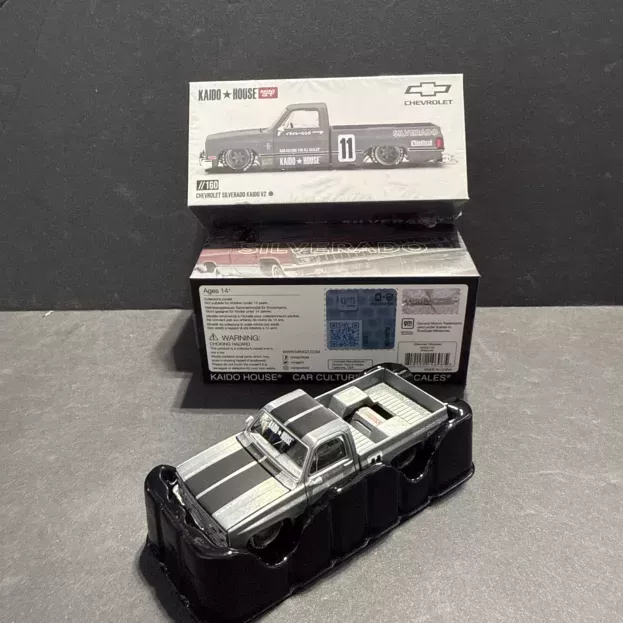 Mini GT Chevrolet Silverado Pick-up N 11 Kaido House Works V2 1980 1:64 KHMG160