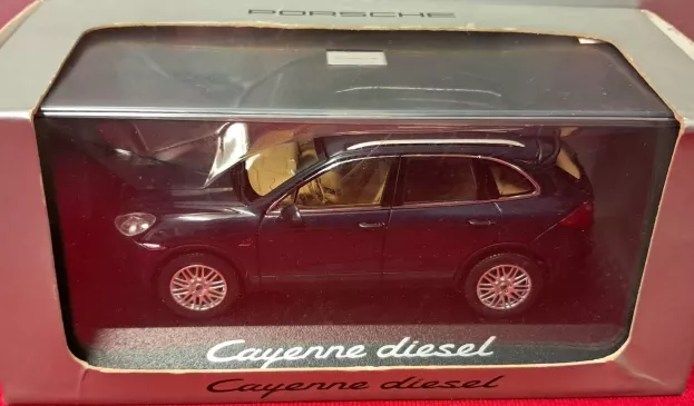 Minichamps Porsche Cayenne Diesel 2010 1:43 WAP0200030B