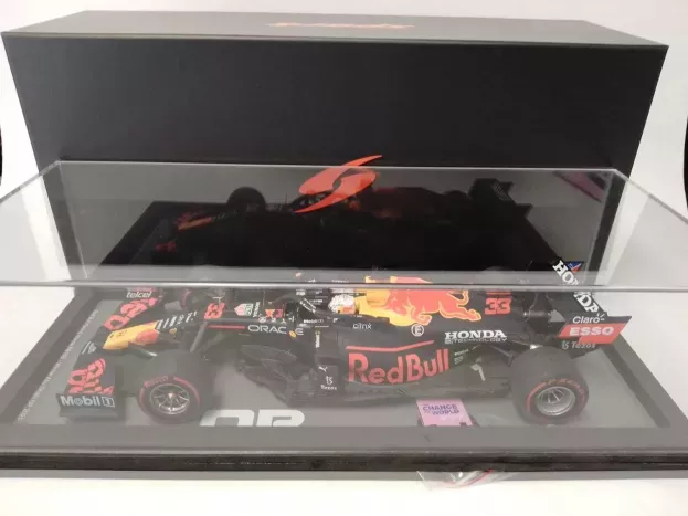 Spark Red Bull F1 Rb16b Honda Ra620h Team Red Bull Racing N 33 Winner Abu Dhabi Gp With Pit Board Max Verstappen 2021 World Champion Con Vetrina With Showcase Special Box 1:18 18S609