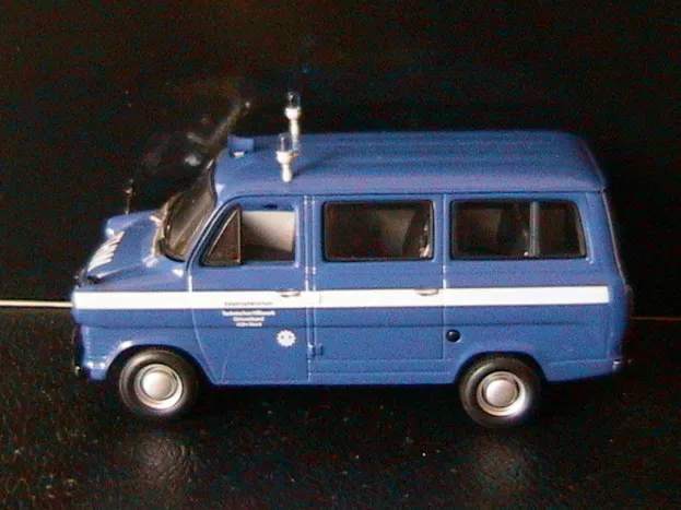 Minichamps Ford Transit Minibus Thw Koeln 1971 1:43 400082491